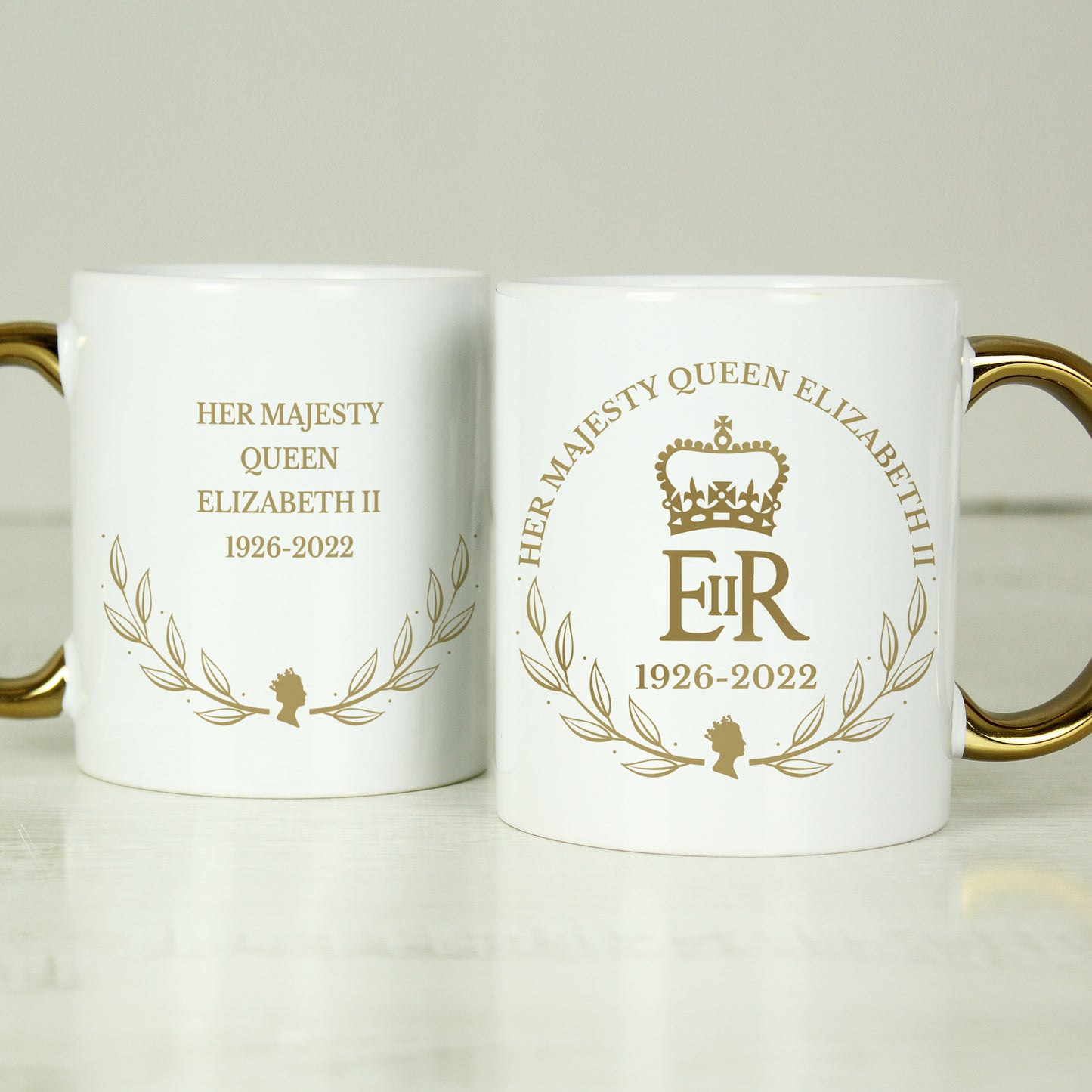 Personalised Queens Commemorative Wreath Gold Handle Mug